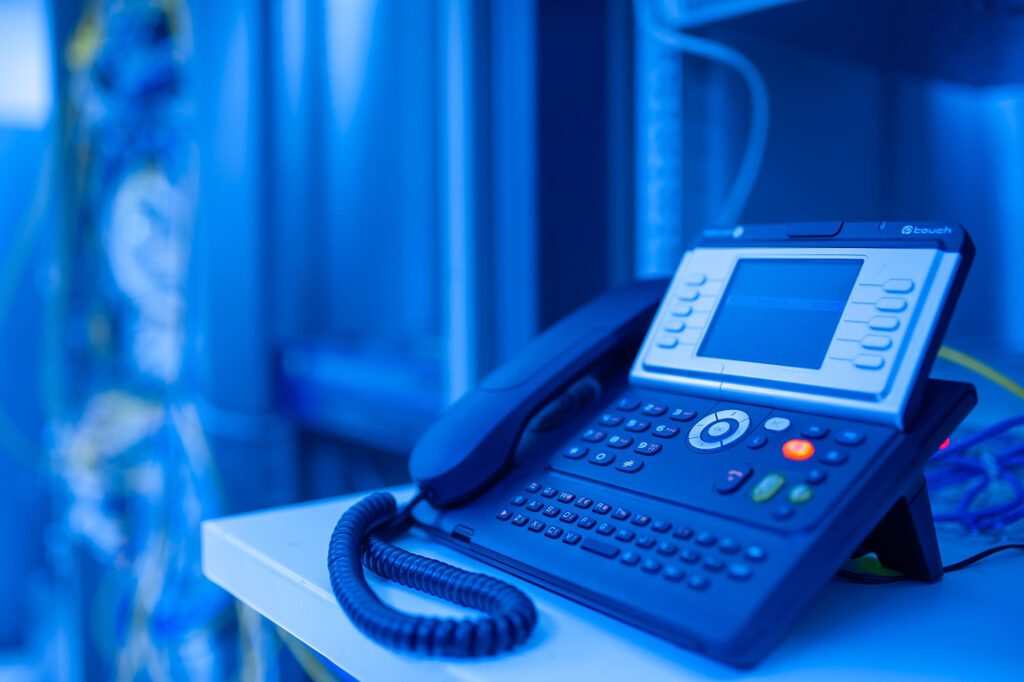 Hosted IP Phones Improve Business Communication Efficiency