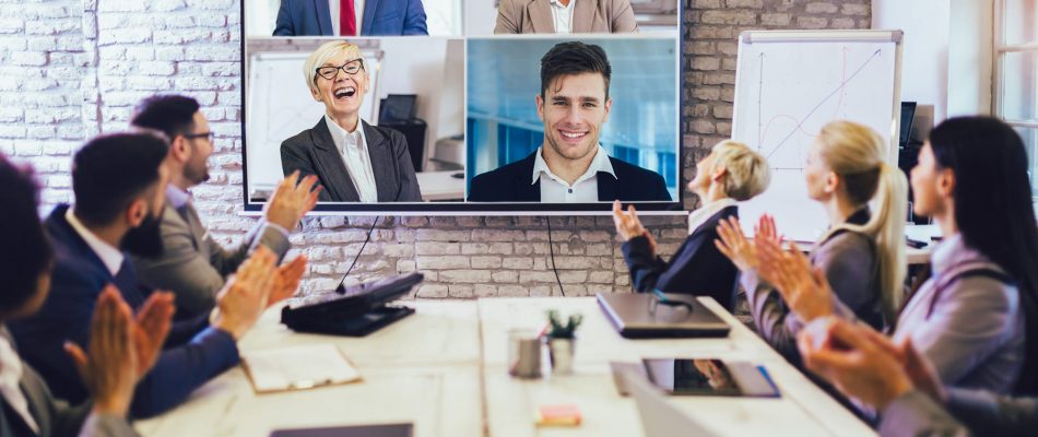 Best Screen Mirroring Devices for Your Business